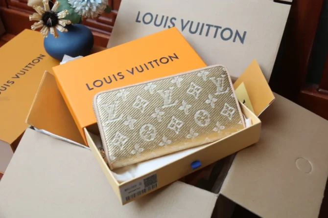 LV Gold Single Zipper - Image 9