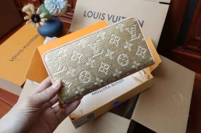 LV Gold Single Zipper - Image 8