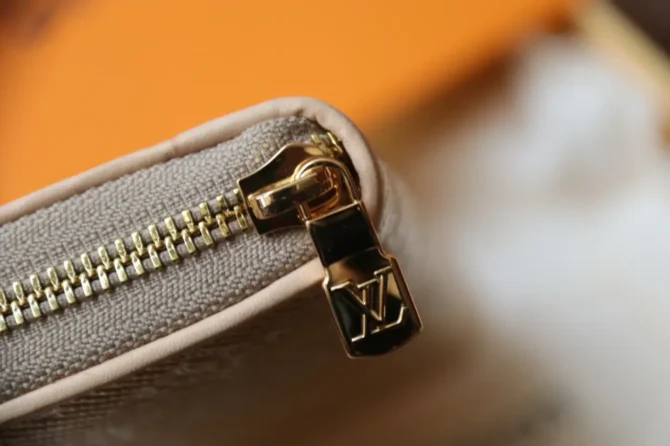 LV Gold Single Zipper - Image 4