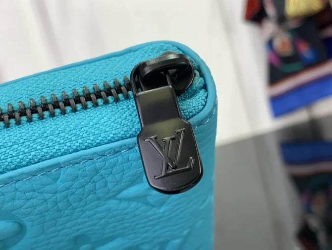 LV light blue zippy - Image 4