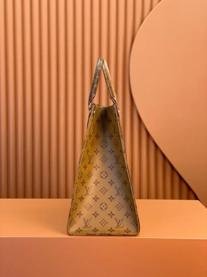 Onthego handbag in monogram - Image 7