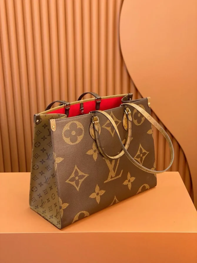 Onthego handbag in monogram - Image 3