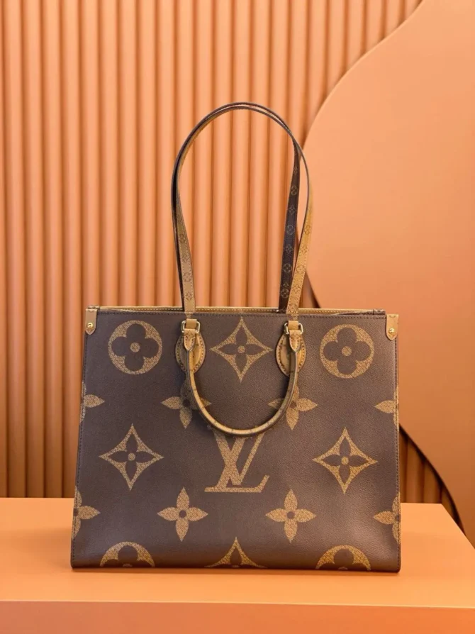 Onthego handbag in monogram - Image 4