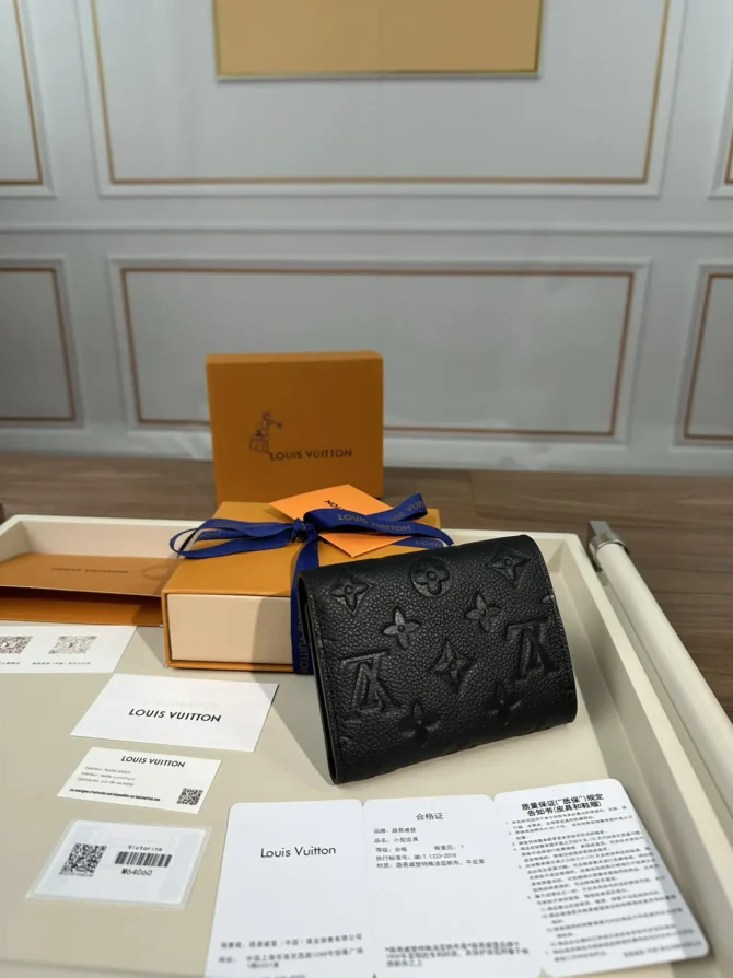 LV embossed wallet - Image 5