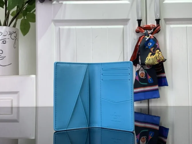 LV light blue - Image 5